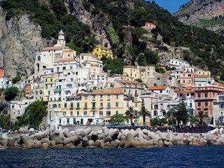 Amalfi partvidék bérautóval